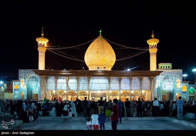 حمله تروریستی در حرم شاهچراغ/تیراندازی به زائران در کنار مضجع شریف