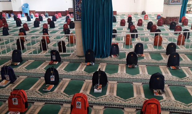 اهدای ۱۰ هزار بسته نوشت افزار به دانش آموزان نیازمند خوزستان
