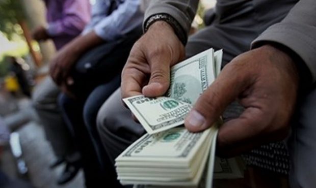 دستگیری دلالان و اخلال‌گران بازار ارز در اهواز