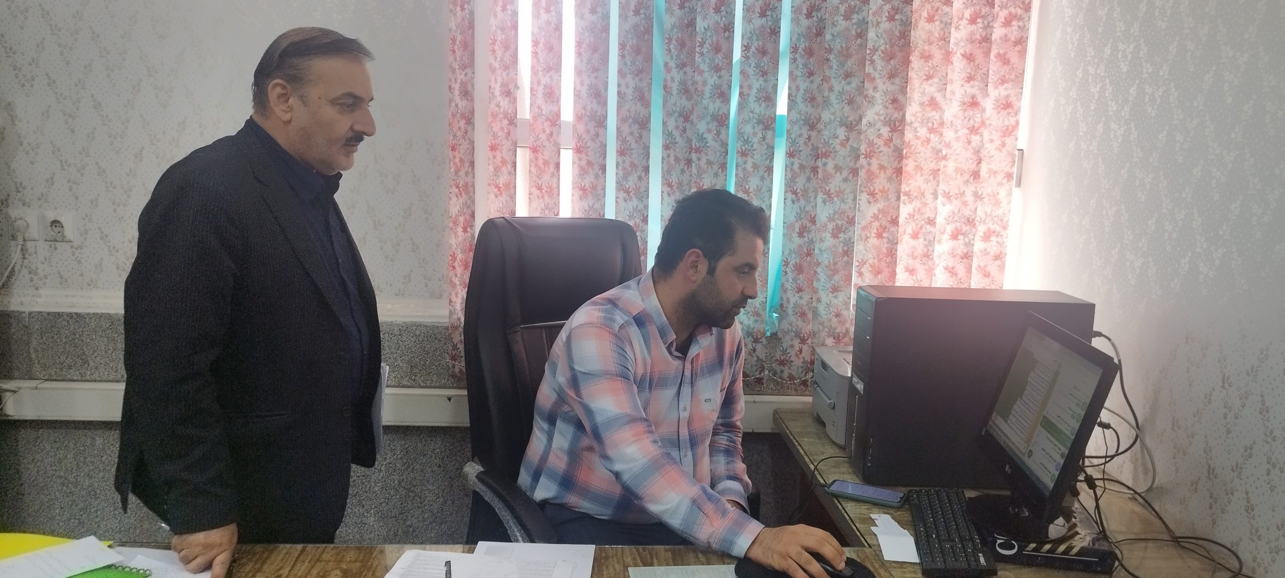 بازدید مدیرکل نوسازی استان خوزستان از مشکلات فضاهای آموزشی ناحیه۳اهواز/تشکیل جلسه ساماندهی سرویس حمل و نقل دانش آموزان/بررسی اعتراضات رتبه بندی معلمان+تصاویر