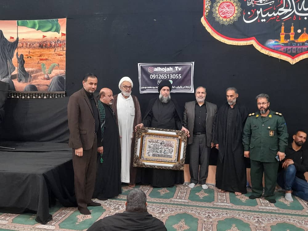 تجلیل از  حجت الاسلام سید محمد موسوی در مراسم عزاداری اباعبدالله الحسین شهرستان حمیدیه+تصاویر