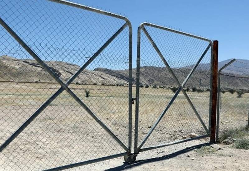 چرای گوسفندان در یک نیروگاه سیکل ترکیبی برق!