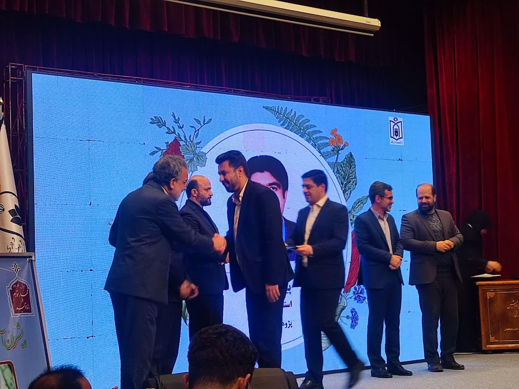 تجلیل از امین بنی طالبی دهکردی پژوهشگر برتر کشوری