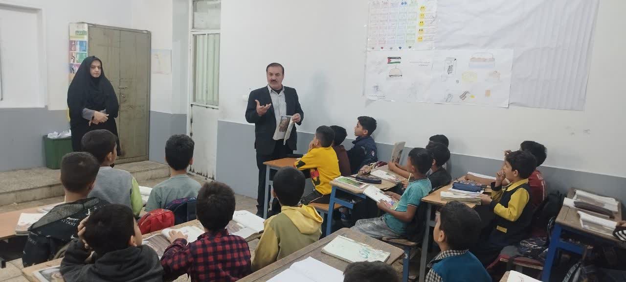 بازدید سرزده مدیر آموزش و پرورش ناحیه۳ اهواز از مدارس/تقدیر از تلاش فرهنگیان/تاکید بر آموزش با کیفیت+تصاویر