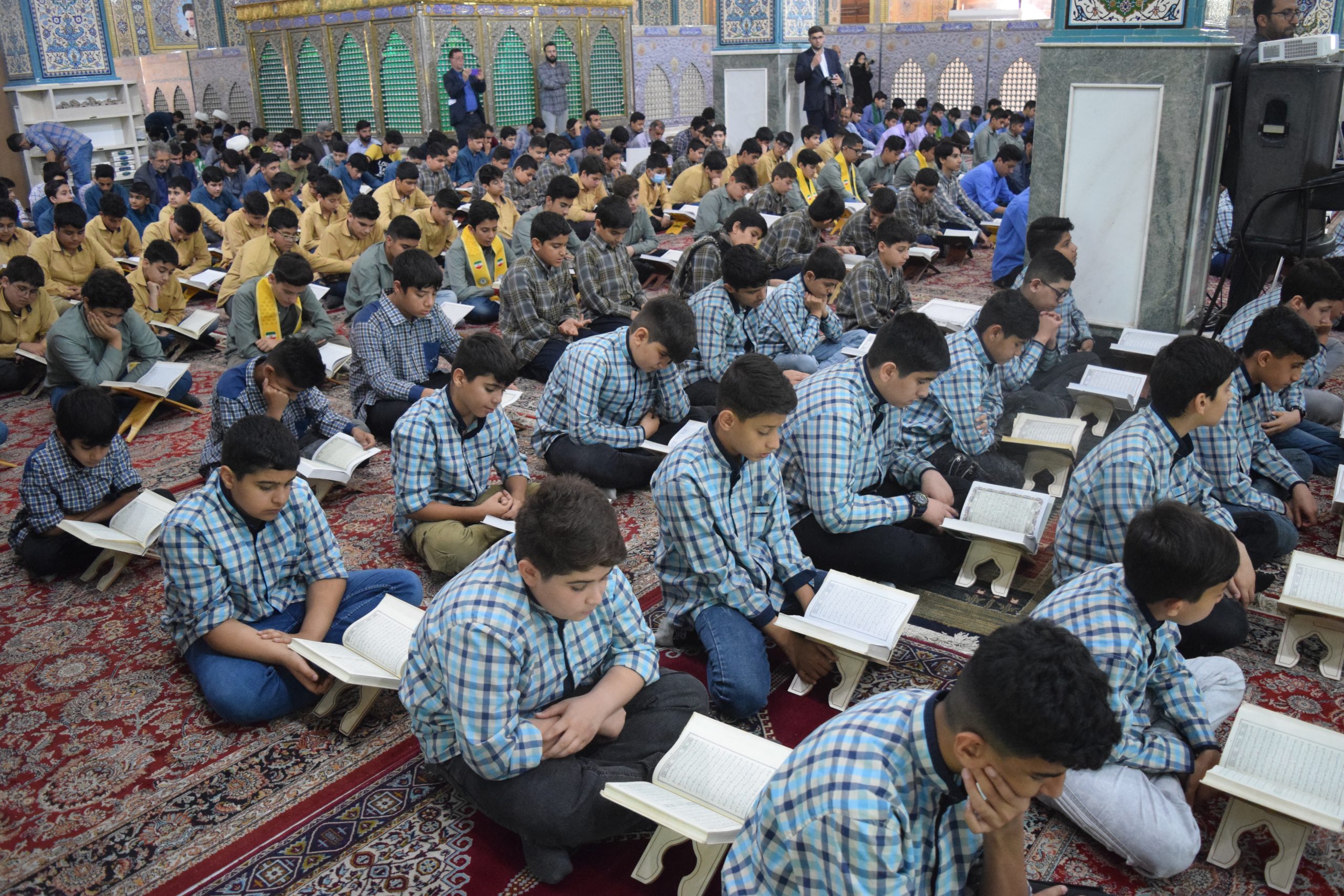 تلاوت قرآن با یار امام زمان +تصاویر