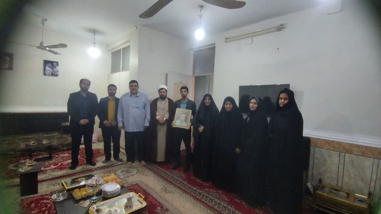 دیدار و تجلیل از خانواده‌ی معلمِ شهید جلالی+تصاویر