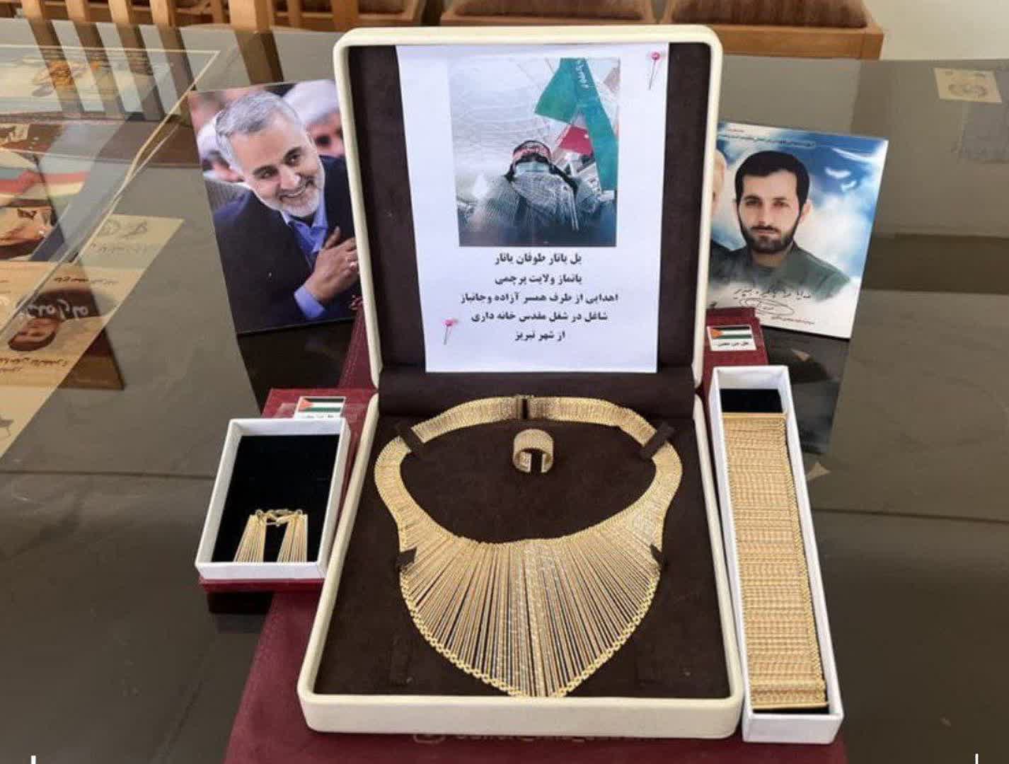 اهدای سرویس طلای بیش از یک میلیارد و هفتصد میلیونی بانوی تبریزی به جبهه مقاومت