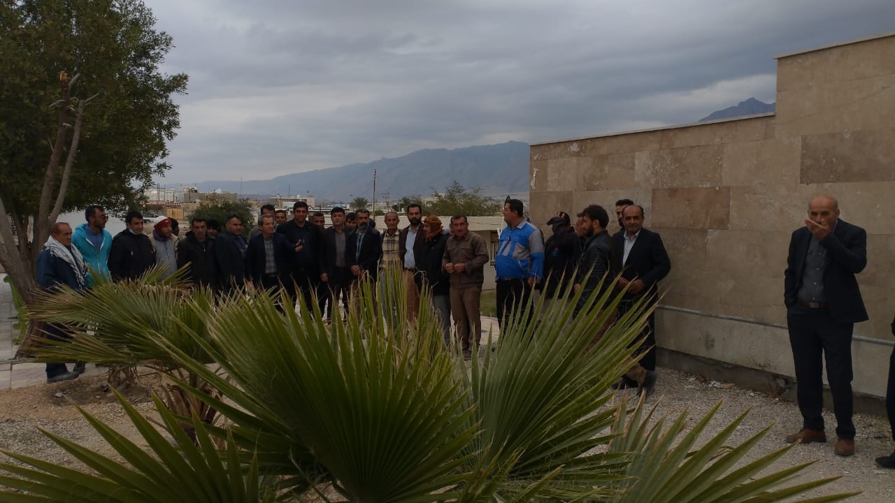 اعتصاب کارکنان شهرداری لیکک+تصاویر