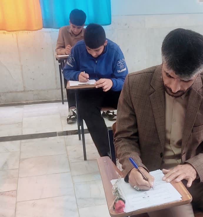 معلمی که جای دانش آموز خود امتحان داد