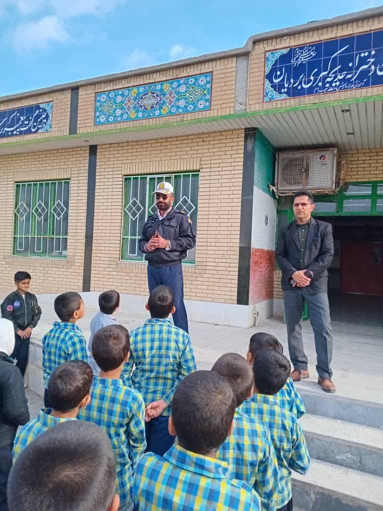 برگزاری کلاس اموزشی فرهنگ ترافیکی در مدارس چرام
