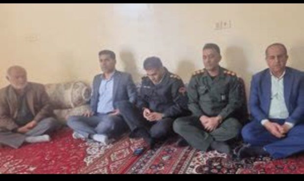  از خانواده‌های شهدای چرام تجلیل شد/خانواده های شهدا الگویی برای همه ی ملت هستند+تصاویر