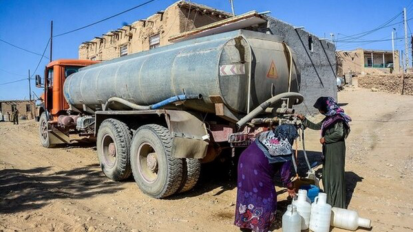 خدمات آبرسانی به جامعه عشایری بهمئی با تانکرهای سیار ادامه دارد