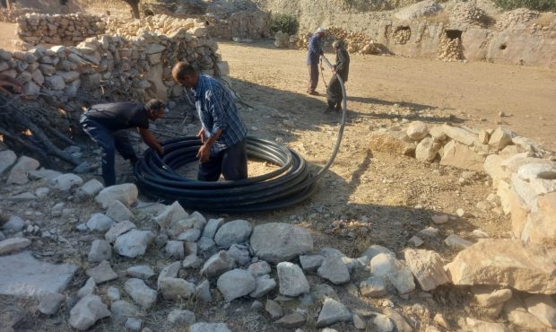 با همت دهیاری و بخشداری ممبی؛ مشکل آب روستای پهنک برطرف شد