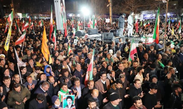 بیستودومین شب حماسی یاسوج/بیعتی دوباره با رهبر معظم انقلاب در محکومیت جنایات آمریکا و اسرائیل بیستودومین شب حماسی یاسوج/بیعتی دوباره با رهبر معظم انقلاب در محکومیت جنایات آمریکا و اسرائیل